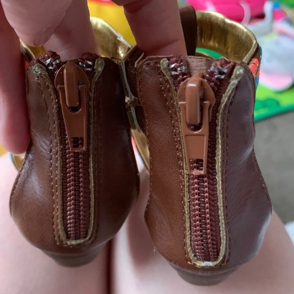 Girls 5c Sandles - Picture 2 of 6